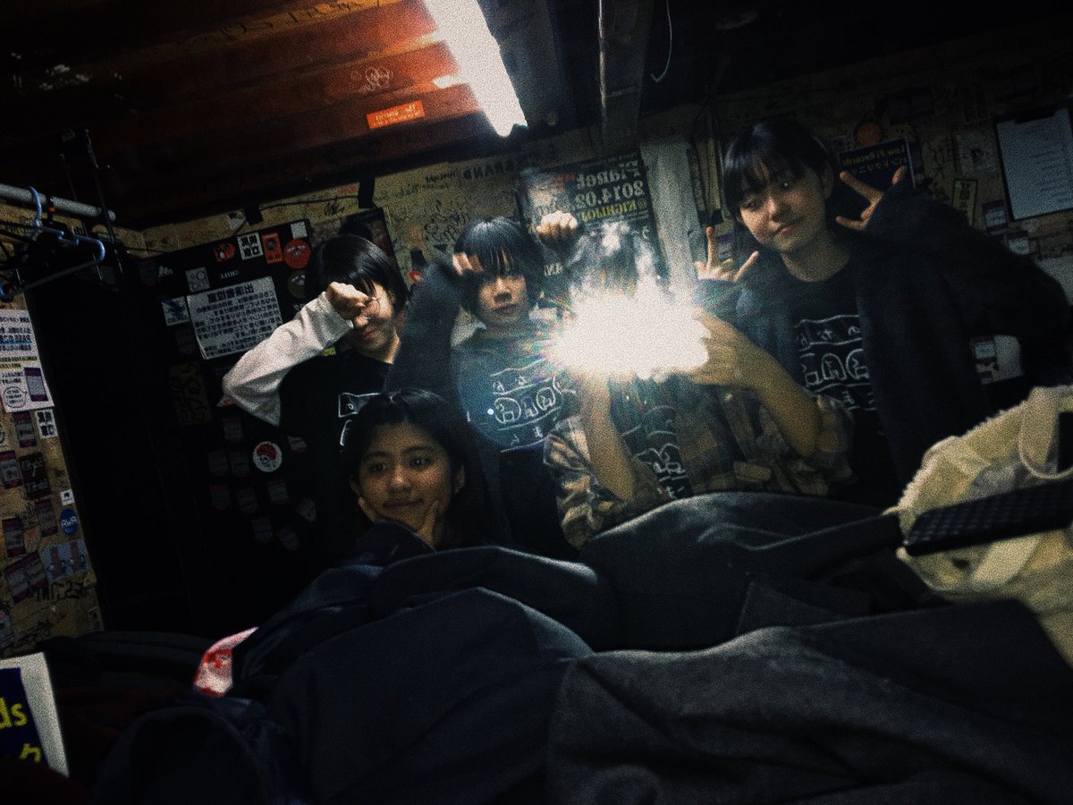 forestcatMANMA's tweet photo. 2018.12.18.
-冬色大作戦2-

２回目の外部でのライブ!!!!!!

お客さんのノリがとてつもなく良くて物凄く楽しく演奏することができました⚡︎⚡︎⚡︎

共演したバンドさん方がさることながら凄すぎたのでもっと頑張らなきゃなと!!

ありがとうございました!!!!! https://t.co/N8gH2yQrpC