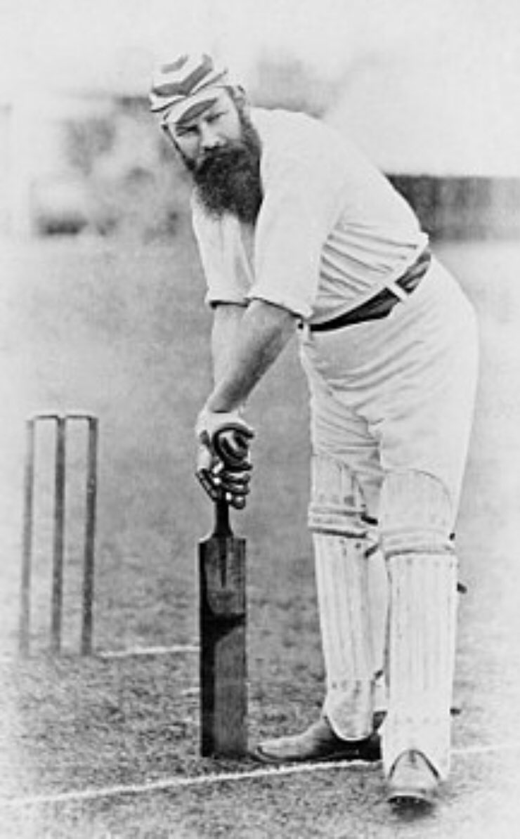 akay1B's tweet photo. Pattinson’s inspiration. #BBL08 #notawalker https://t.co/X446463r0m