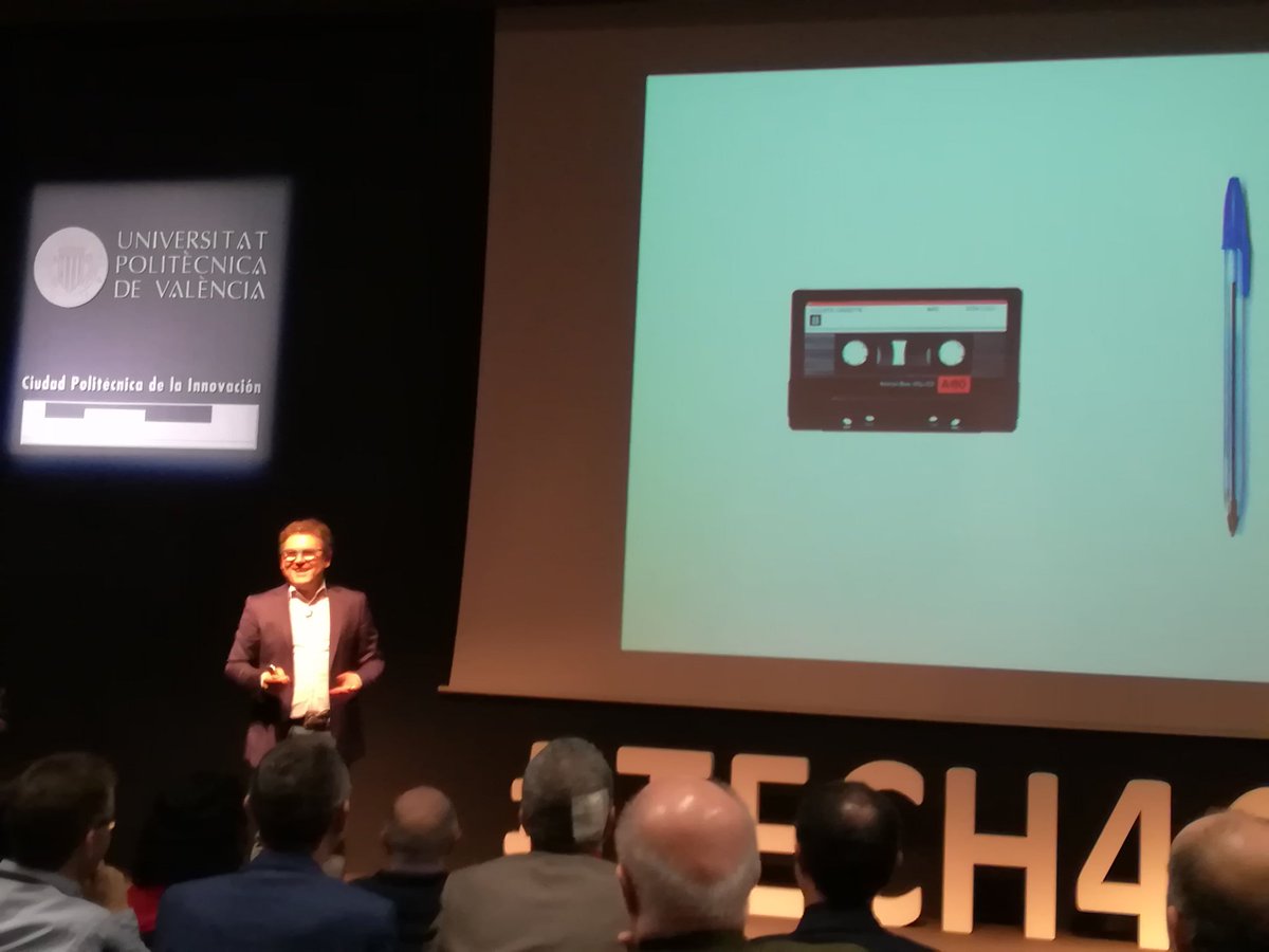 germanherrero_s's tweet image. La computación y la innovación exponencial analizado por @marcvidal #TECH4CV