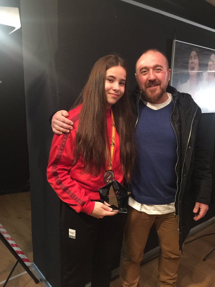 CVNuevaCastilla's tweet photo. Bonita gala del voleibol Madrileño organizada por @FMadridVB , donde se homenajeaba al equipo infantil femenino, por el subcampeonato de España #CESA2018 , representación del @CVNuevaCastilla con Mónica Villar. Enhorabuena por la organización.@ColeNCastilla @ComunidadVoley https://t.co/BzAP4g96eL