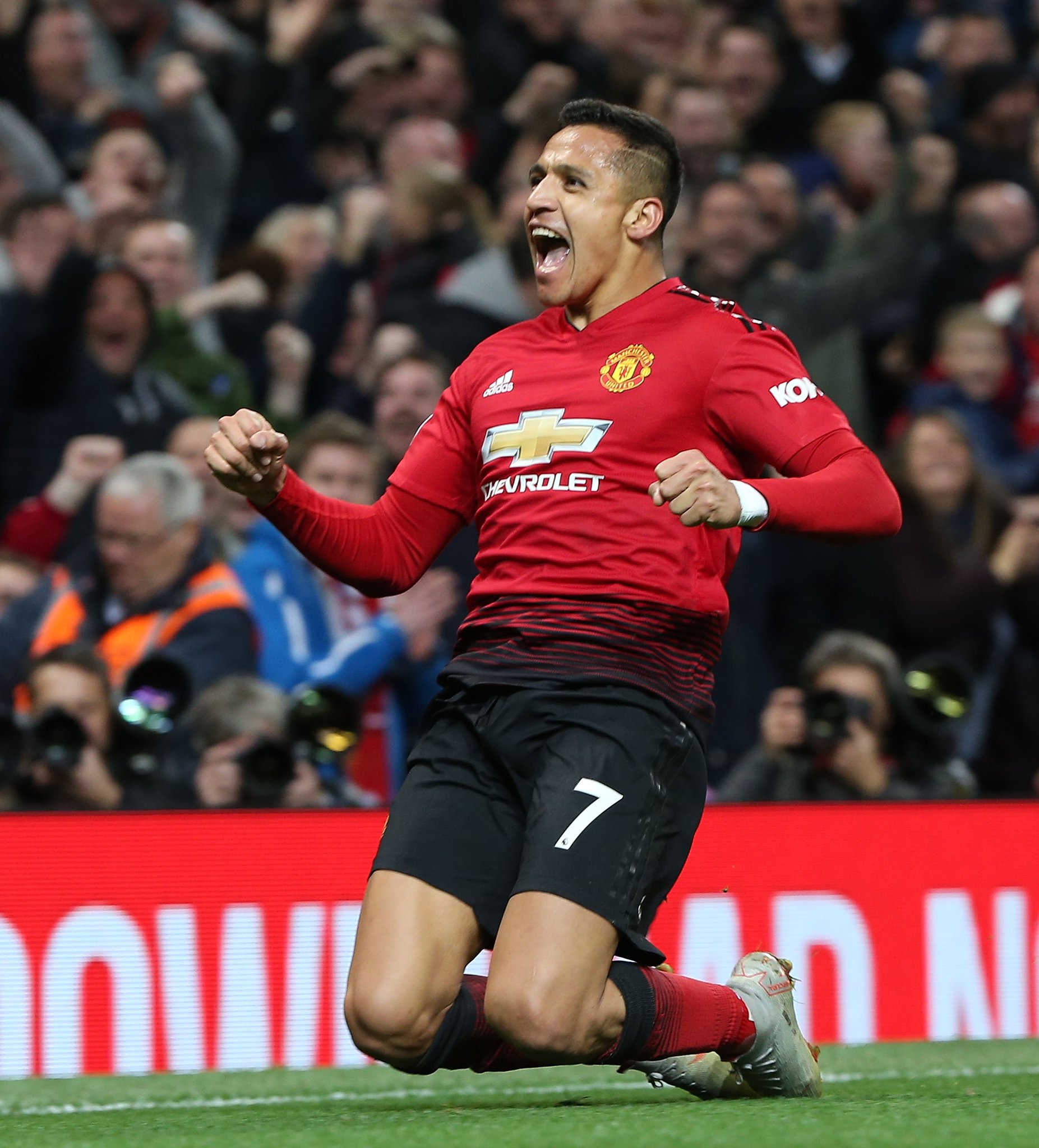  Happy birthday to Alexis Sanchez! 