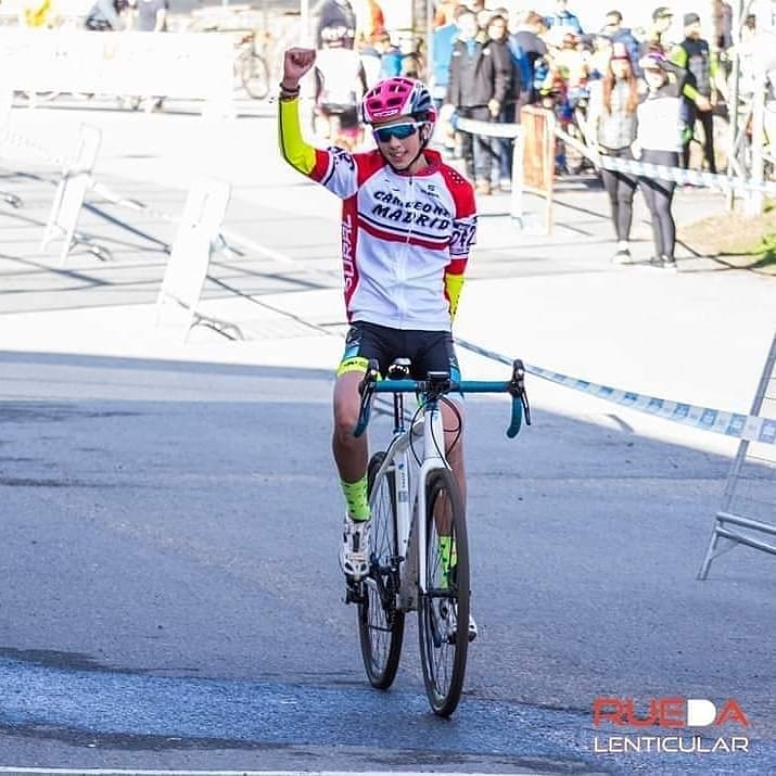 CicliFem's tweet photo. CONFIRMADO nuestra corredora Carolina Vega, ha sido seleccionada para los próximos #CECXPontevedra19 que se celebrará en enero, representando a Madrid.
Muchas felicidades y suerte.
#Bikery
@SportingPursuit
@Luacenter
#Denpros
@AytoFuenlabrada
@FMCICLISMO
@RFECiclismo
#CicliFem https://t.co/9jeBPxc5Q0