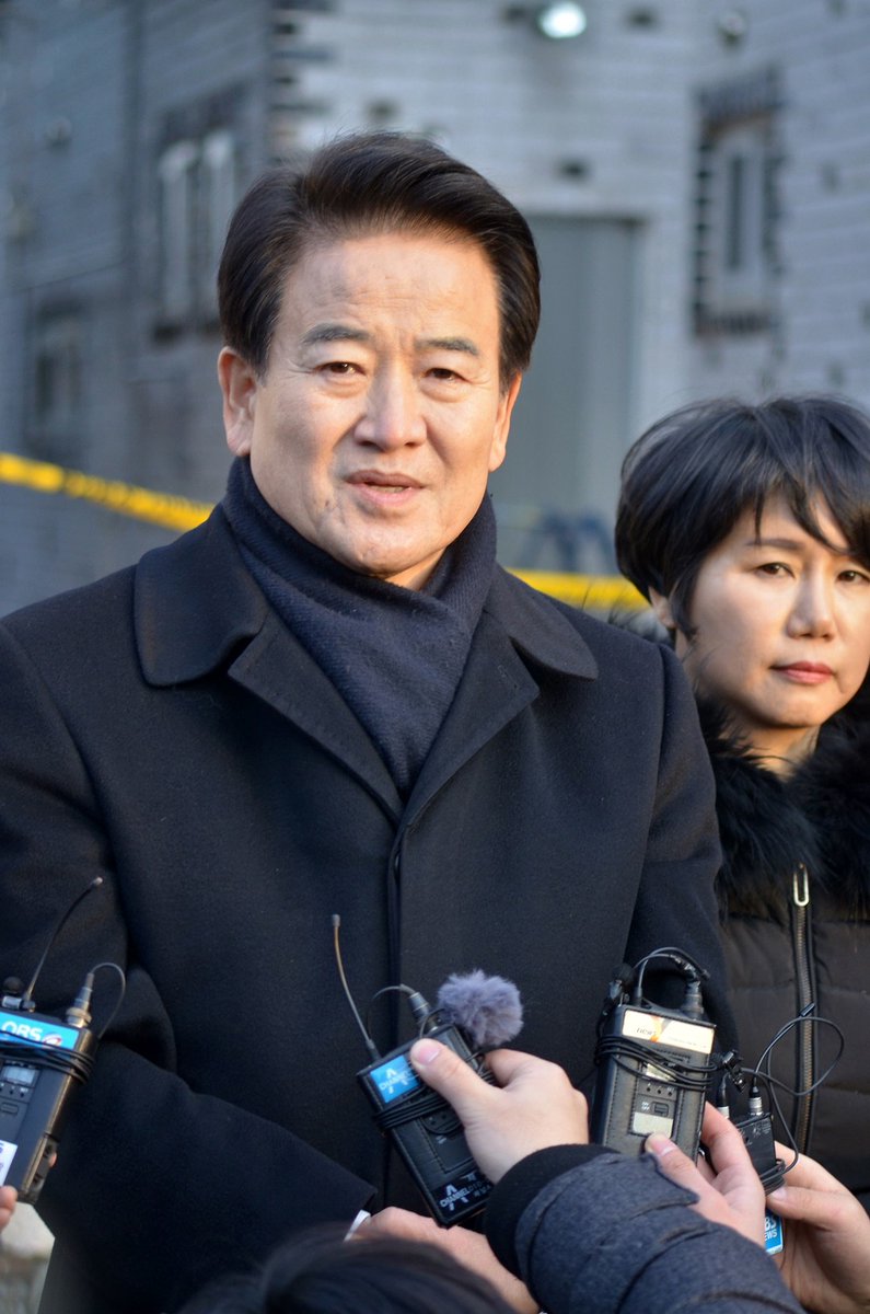 강릉 펜션사고로 희생된 세 학생의 명복을 빌며 가족들께 깊은 사과와 위로의 말씀을 드립니다. 병원에서 치료를 받고 있는 7명의 학생들이 속히 깨어나기를 간절히 기원합니다. 며칠 전 강릉KTX 사고에 이어 안타까운 일이 또 발생한 것에 대해서 정치인의 한 사람으로 참으로 송구스럽게 생각합니다.