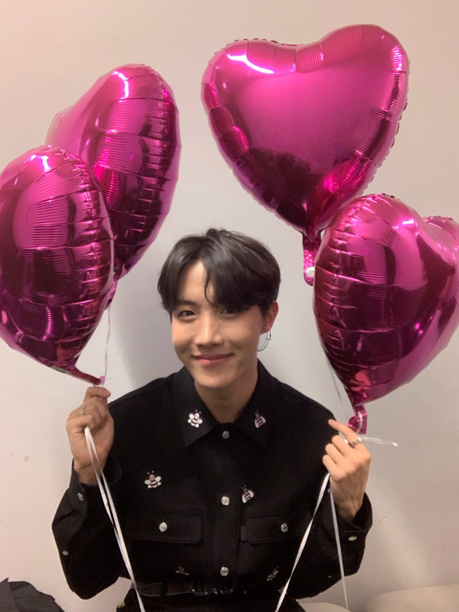 emaft1d's tweet photo. How to be beautiful like Hoseok: be Hoseok https://t.co/AHKzxrp1IM