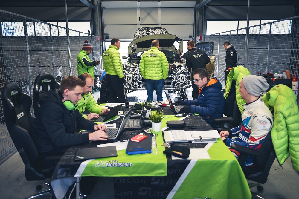 ESmotorsport_lt's tweet photo. Day in the #office ;)
#Ernestas_Staponkus #ESmotorsport #Rallycross #Racing #Team #WorldRX #EuroRX #Dirt4 #Skodamotorsport #BRGroup #GrillLondon #LitCon #LabasGas https://t.co/SZETdz9YUf
