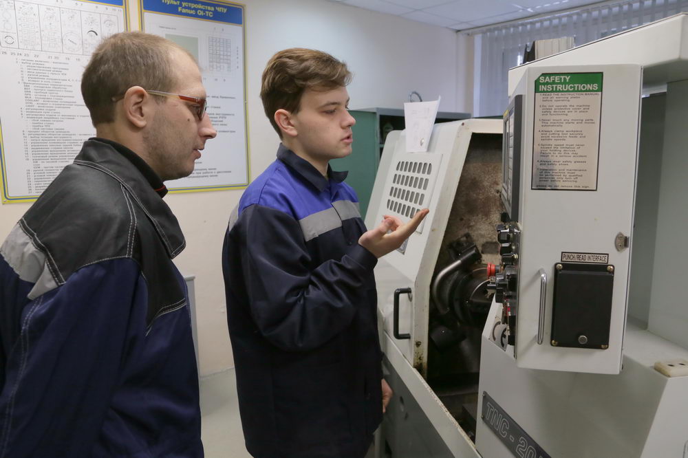 В #колледжМосина #ТулГУ прошёл квалификационный экзамен на присвоение рабочей профессии оператора станков с программным управлением. 
Второкурсники #ТульскийОпорный специальности "Автоматизация технологических процессов и производств" получили 3 разряд 👍🏻 tsu.tula.ru/news/all/8660
