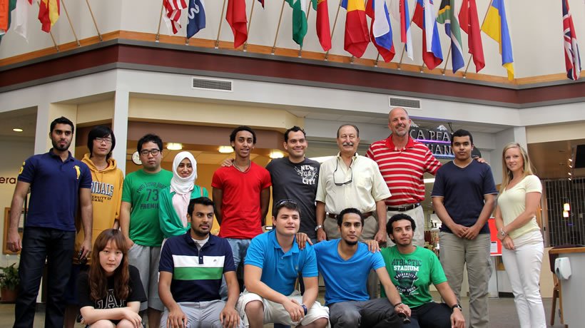 USAinKSA's tweet image. يتجاوز عدد الطلاب الدوليين الذين يدرسون في الولايات المتحدة #الأمريكية عدد الطلاب الدوليين في أي بلد آخر في العالم.  ووفقاً لإحصائية 2017/2018 بلغ عدد الطلاب الدوليين الذين يدرسون في الولايات المتحدة حوالي  1,094,792طالب وطالبة. هل تخطط للدراسة هناك؟