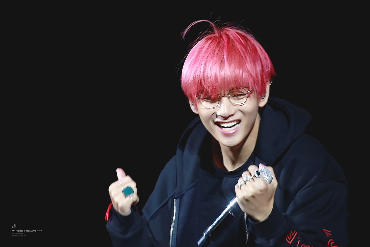 winterVerry1230's tweet photo. ❄🍓 Have a good day :)
#태형 #뷔 #태태 #방탄소년단 #Taehyung #BTS 
@BTS_twt 😁🍒🍎 https://t.co/YMmSPKWd5H