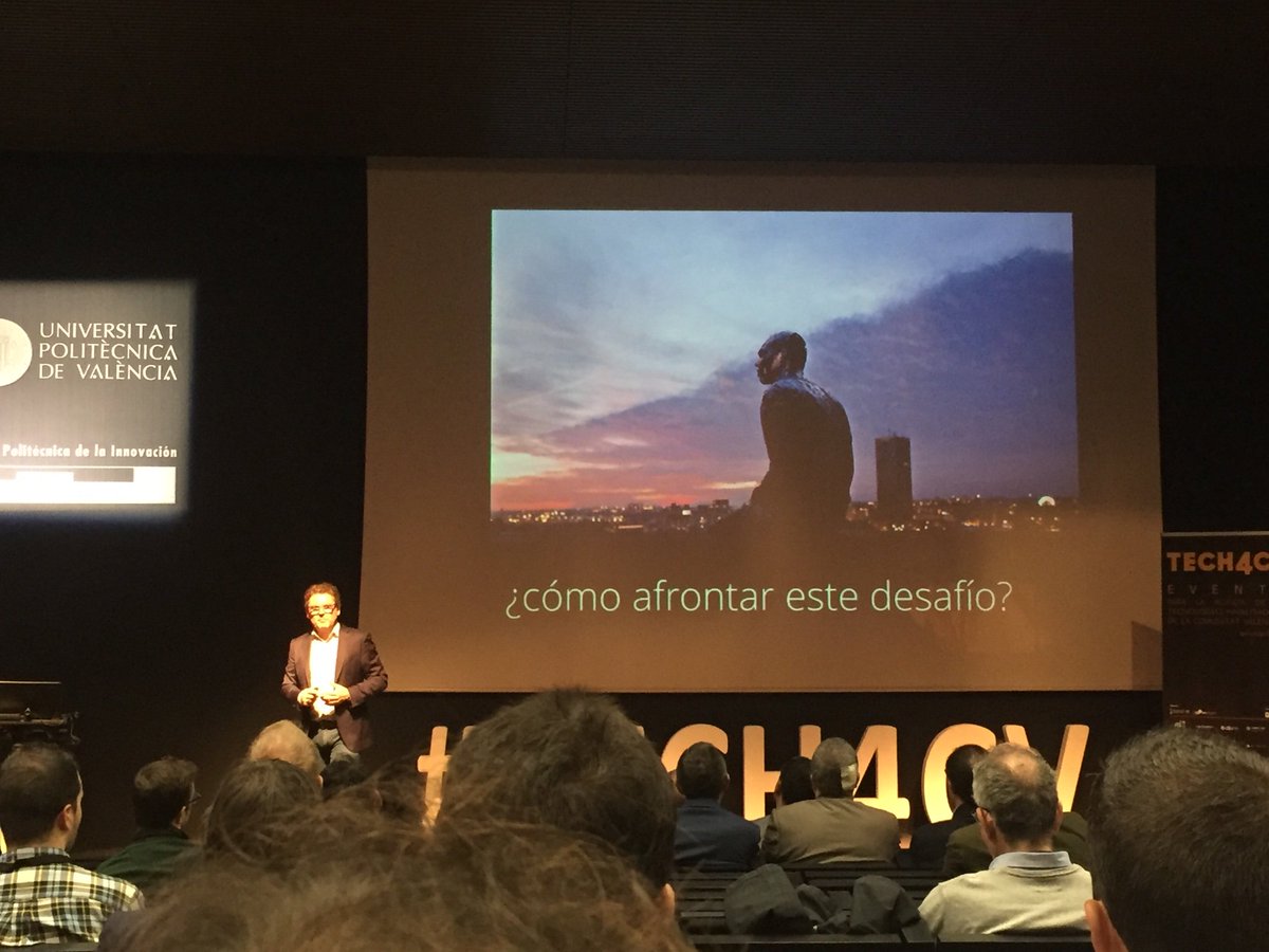 DogDeveloper's tweet image. Charlaza en #TECH4CV en @ITI_TIC 

De esas que te ponen las pilas!