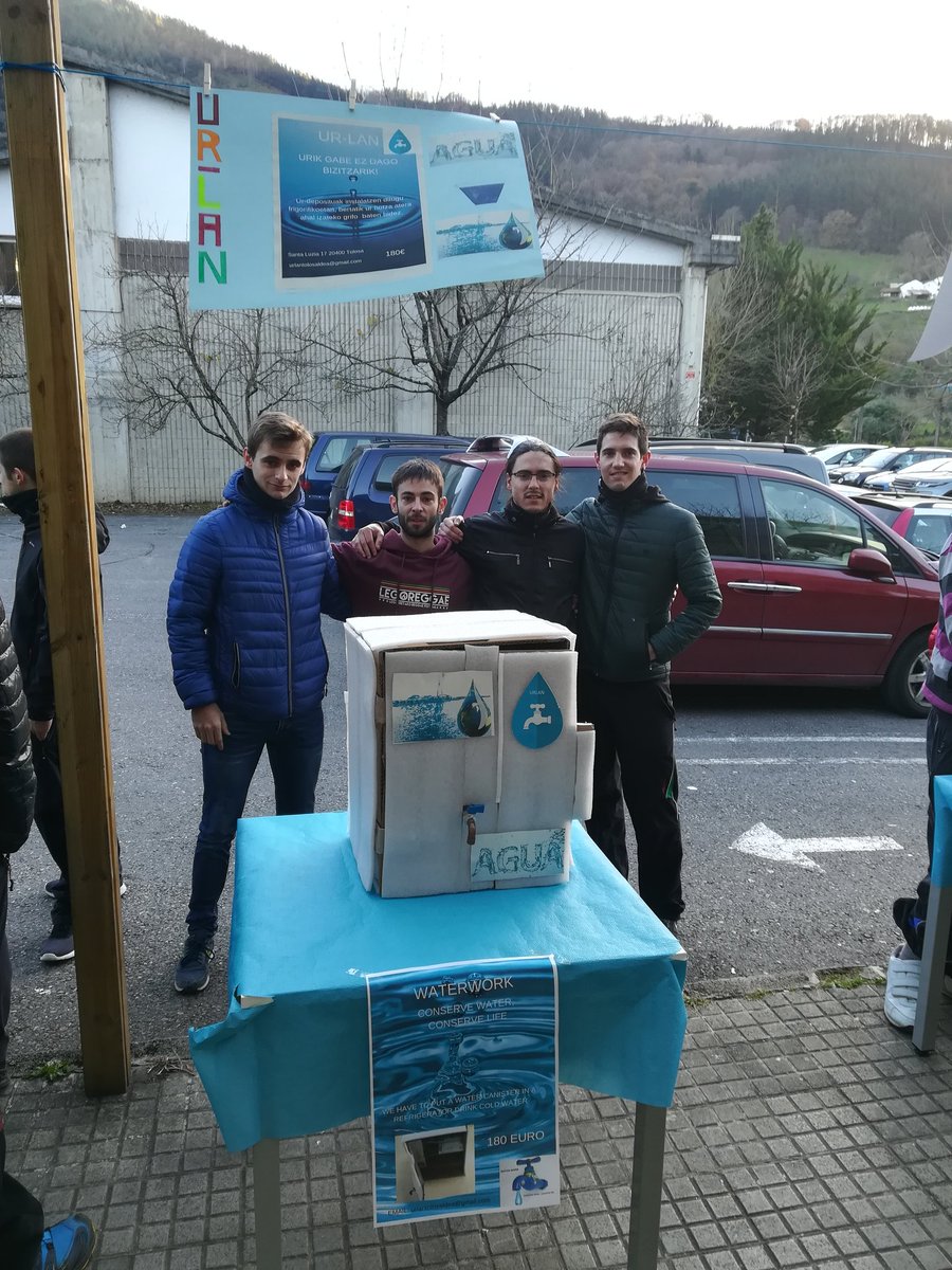 solaetxea's tweet photo. Gaur #ikasenpresa azoka antolatu dugu @TolosaldeaLH ikastxean. Gure negozio ideiak kalera atera ditugu @ekingune #folTLH https://t.co/38Um13wXHp