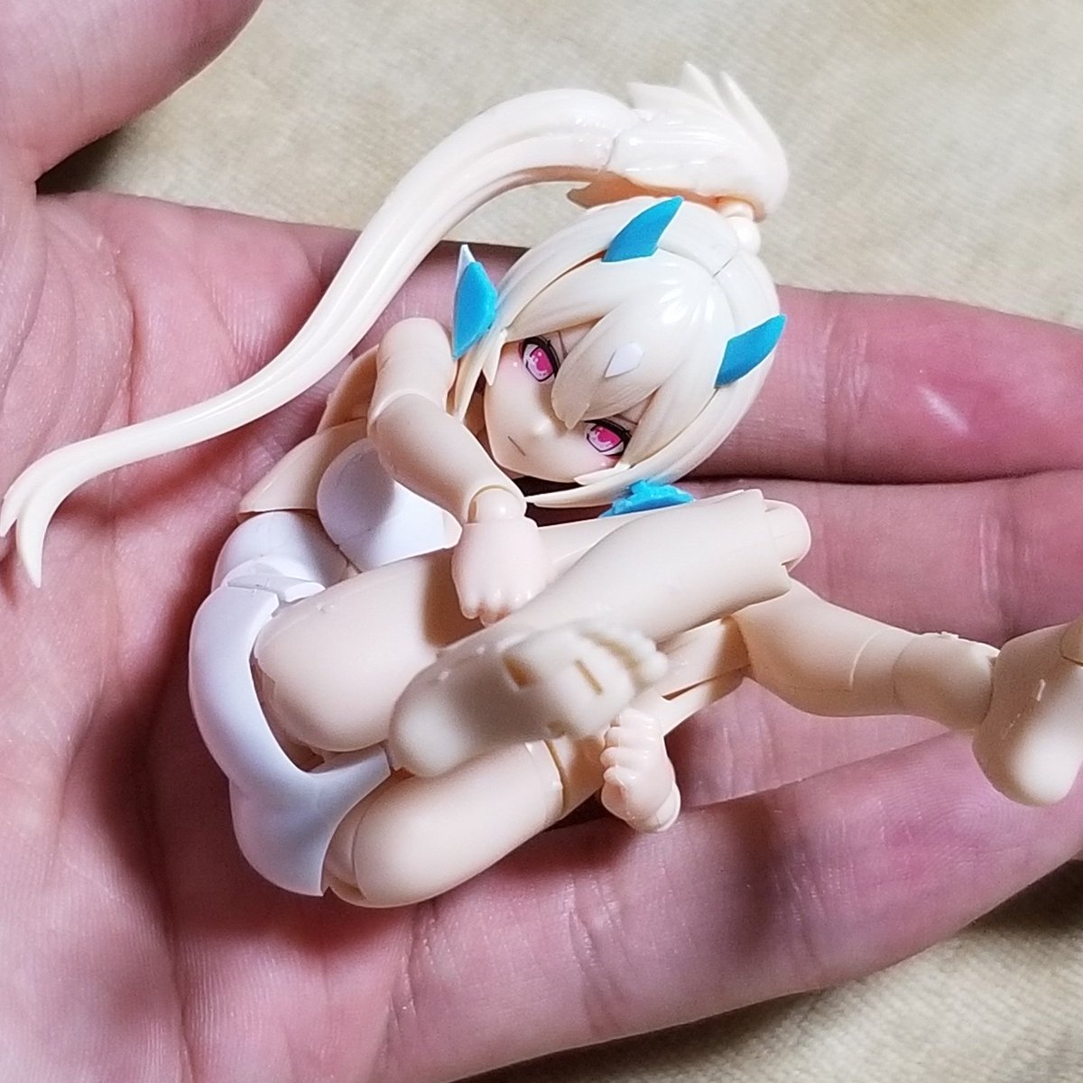 とりぴー ポーズ解説本販売中 On Twitter 2周年おめでとうございます これからも益々の発展をお祈り申し上げます みんなで盛り上げていきましょー メガミデバイス