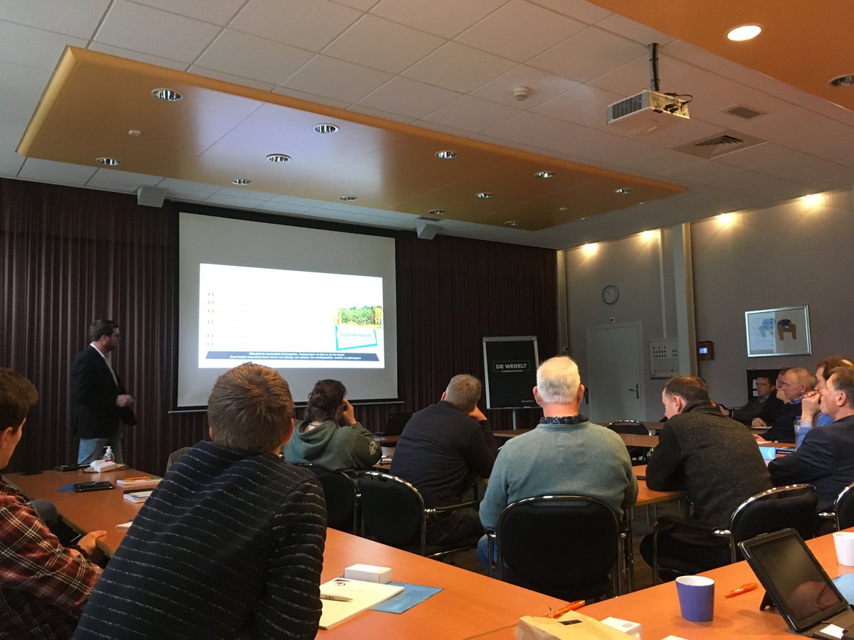 BertillvdW's tweet photo. Interessante lezing #Serenade en #precisie landbouw bij de #Cebeco Agrochemie dagen in #Lunteren ⁦@BayerCropNL⁩ #teambayerbenelux https://t.co/4tuzOnJud9