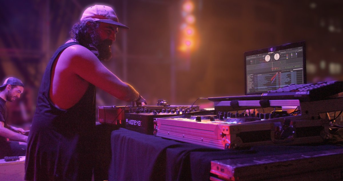 KasernaTaldea's tweet photo. Txapelak buruan!
Erromo 2018-08-03
(argazkilaria: @ikergm76)
#Erromo #Jaiak #SkaReggae #Jaialdia
#argiak #kea #kimo #dj #Bittor #Drums
#musika #zuzen #zuzenean #kontzertua
#HipHop #Rap #Funk #Funky #FunkyHop #Band https://t.co/DxD0Gha4yP