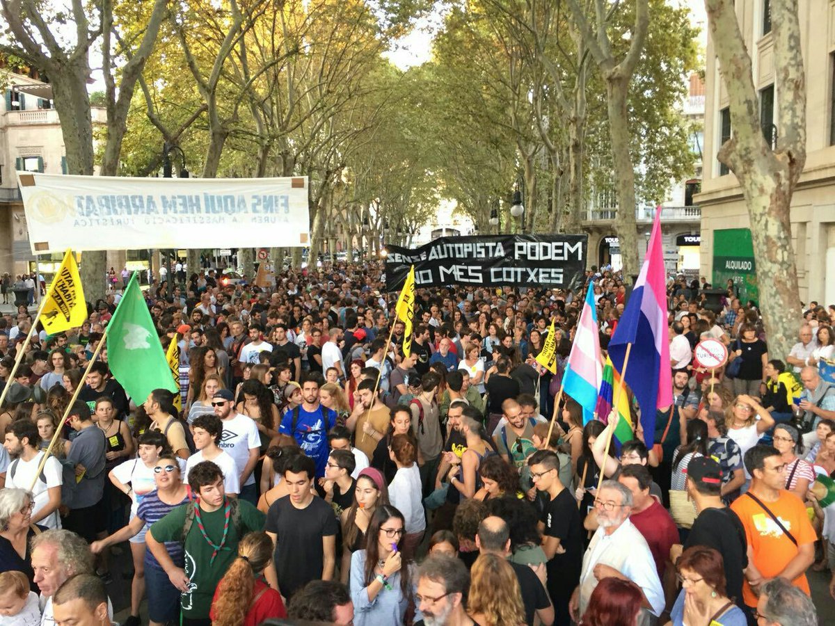 El diumenge 23D, anirem a la #MarxaPerMallorca perquè no podem tolerar ni una carretera més. #AutopistaMAI! Transport públic ja!