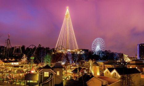 SwedenVisa's tweet photo. Christmas is coming , Enjoy #TheLaneofLight Gothenburg , #Icehotel365 Jukkasjärvi , #Christmasconcert Uppsala and more in Sweden. Apply for visa @ https://t.co/JeO27sf8F4
#WednesdayMotivation #PMQs #MyFinal5Words #BBCSEND https://t.co/ttxfivk3Z9