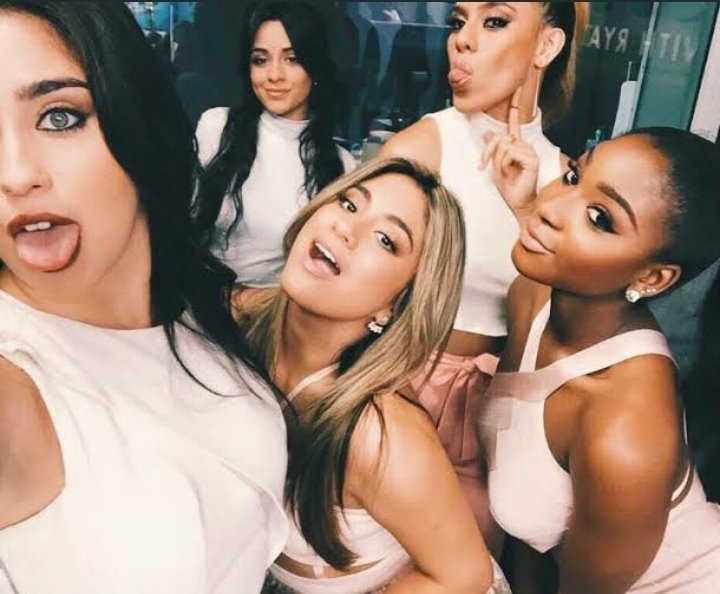 littlenarninha's tweet photo. Não não vá embora 
Não não vá embora 
Não não vá embora 
Não não vá embora 
Vou morrer de saudade 
Vou morrer de saudade 
Vou morrer de saudade 
#RememberOT5 https://t.co/7YrYcQAnuJ