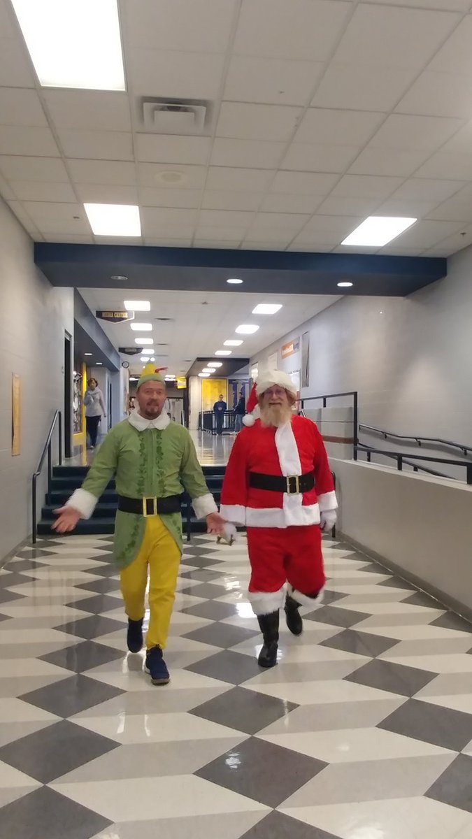 DavisNicoleGCHS's tweet photo. Santa and Buddy the Elf came to spread some holiday cheer at GCHS! #buildthetribe #wearegc https://t.co/uNAoizgoMK