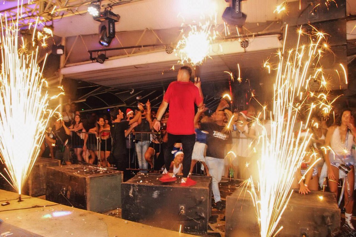 Kinhatunes's tweet photo. 150 Sons de Kinha 🎧💥🔥😂
📸: @baldan_fotografias .
#DjKinhatodoLadodeFora #DjKinhaNaoPara #DjKinha #150BPM #150éoBPM #RJ #Funk #Pionner https://t.co/bNpsmjOVtr