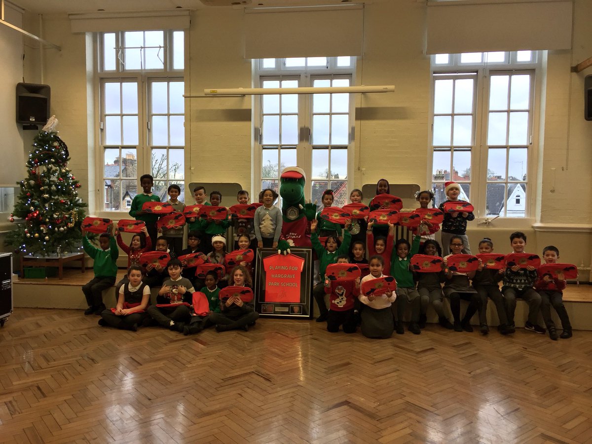 AFCCommunity's tweet photo. We were @hargravepark school in Archway with @Gunnersaurus this morning for a whole school assembly to give out prizes to children with 100% attendance this term #AFCGivingTogether https://t.co/BCs8ok1Bzw