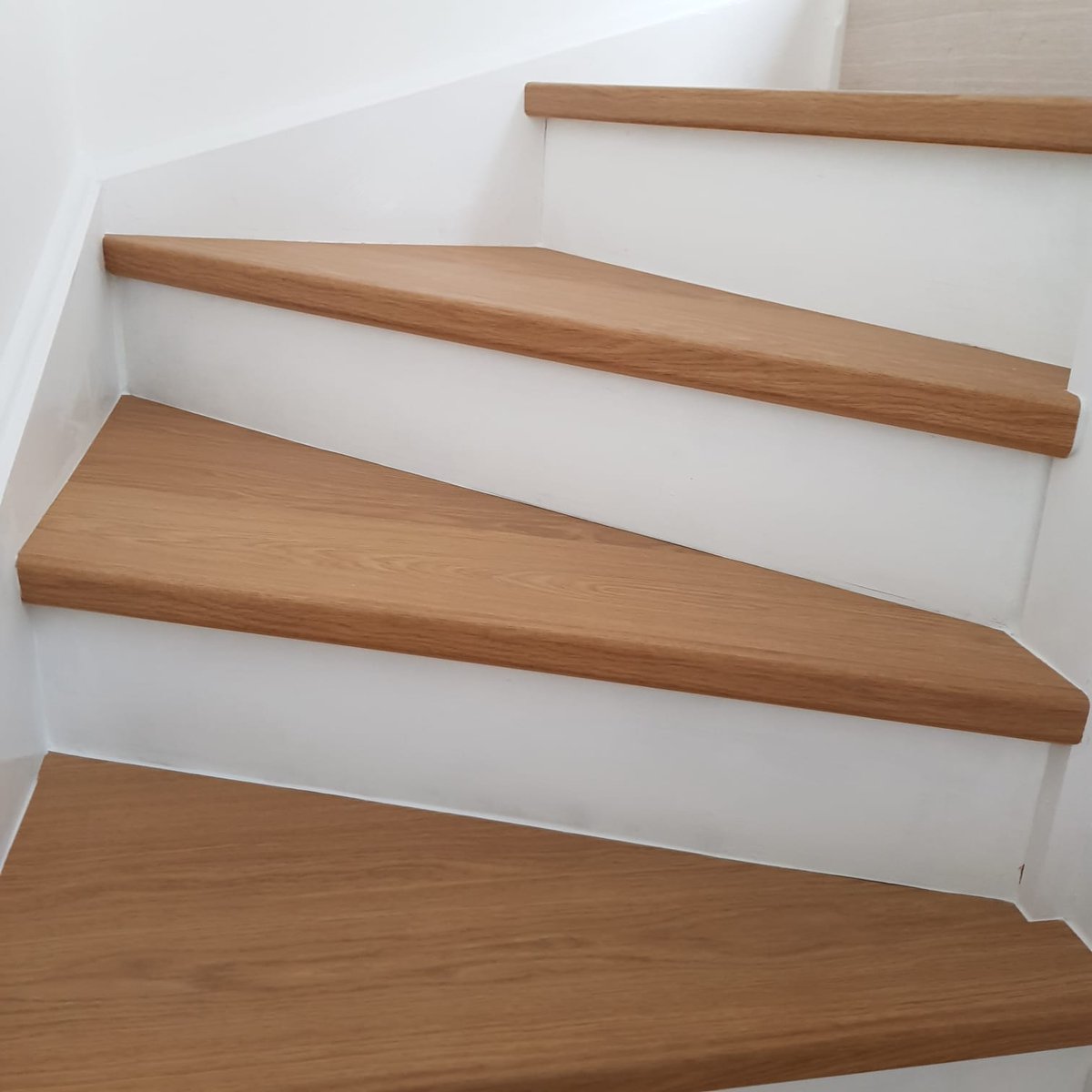 flr_contractors's tweet photo. Alittle sneak peek at a double stairs landing we are currently installing...
What are your thoughts?
More photo's to follow soon
#stairmakeover #quickstep #homeimprovement https://t.co/lBfWloM0Iu