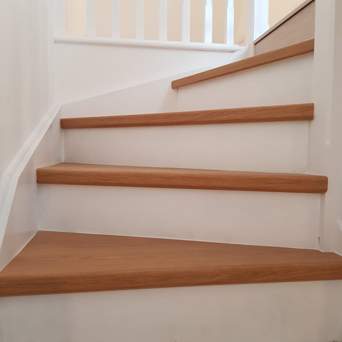 flr_contractors's tweet photo. Alittle sneak peek at a double stairs landing we are currently installing...
What are your thoughts?
More photo's to follow soon
#stairmakeover #quickstep #homeimprovement https://t.co/lBfWloM0Iu