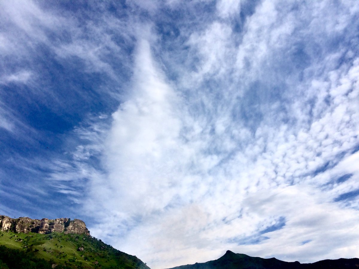 ExploreZaneNel's tweet photo. These are some of the most spectacular mountains. Thanks @Joe for doing some bike hiking. It’s was a great time!
@menseselense @getawaymagazine  @roam @hellyhansen_sa #naturephotography #mountains #trail #amazing #beautiful #friends https://t.co/yCwDhiaWfc