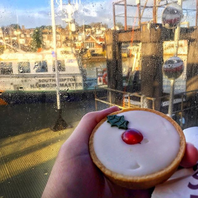 mjnewham's tweet photo. Treated myself to a little bit of Christmas on my way over to #Southampton #iow @VisitIOW @VisitIsleofWight @IsleofWight #pureislandhappiness #RedJet7 https://t.co/XeDal5Cc65 https://t.co/MMG5ey4hRH