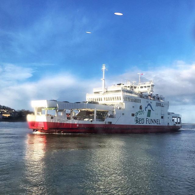 mjnewham's tweet photo. Love travelling on the RedJet, just flies when it gets into the Solent #RedJet7 @red_funnel_ferries #iow @VisitIOW @VisitIsleofWight @IsleofWight #pureislandhappiness https://t.co/NTKMs63eHP https://t.co/4YnCwxu69q