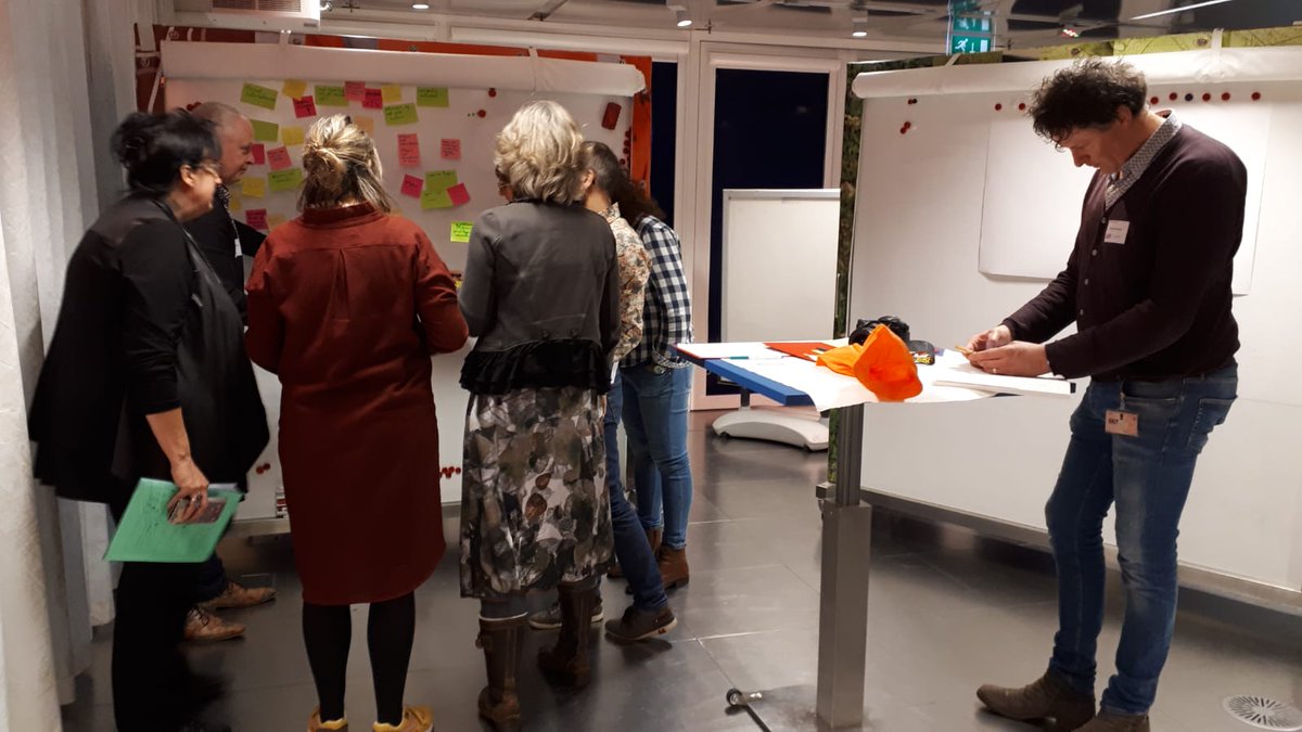 Serious Ambtenaar tweet media