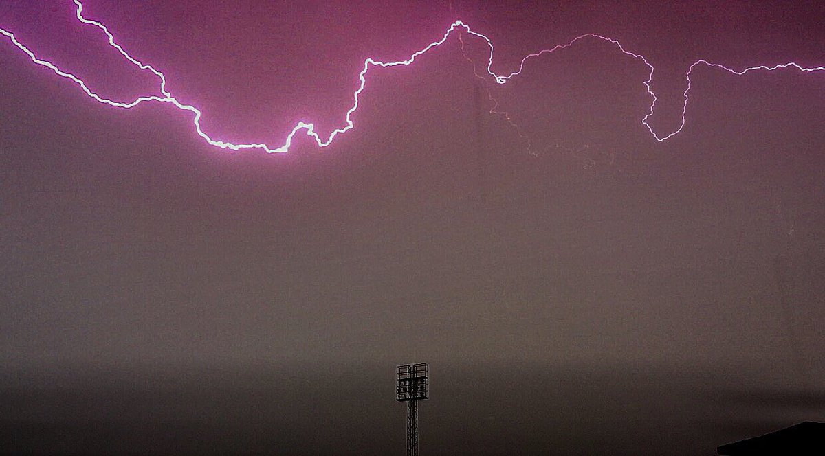 MKWPublishing's tweet image. When standing still for ages waiting pays off in a storm ☔️ 🌩 

#2017storms #lightning #storm @StormHour #spain #weather @ThePhotoHour