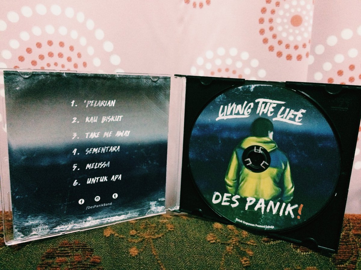 You guys dah boleh start hafal lagu2 dalam EP Living The Life kami, show 31 Disember nanti kita sing along ramai2. #despanik #kakipanik #LivingTheLife #1stanniversary