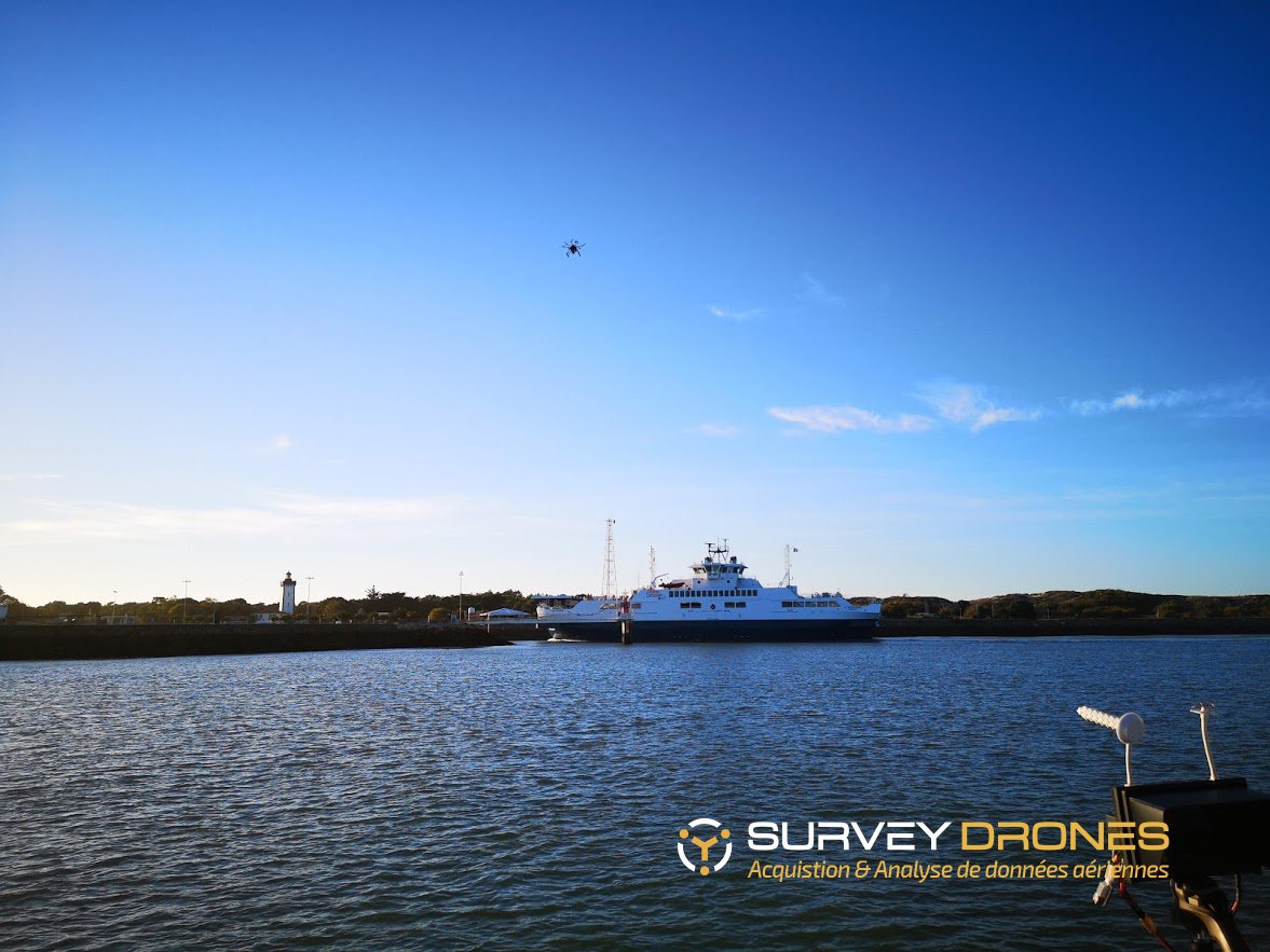 AzurDrones's tweet photo. #SurveyDrones en collaboration avec Hydrones by @CLS_Group : retour sur la campagne de mesures de hauteurs d’eau par #drone sur l'estuaire de la Gironde https://t.co/OI2IL5mR4K https://t.co/1U3ScUMiOF