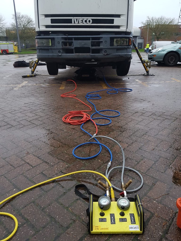Cosham23's tweet photo. A few photos from yesterdayβs heavy rescue course at HQ using our Response Support Vehicle (RSV) which has specialist kit for lifting and stabilising HGVβs amongst other additional roles it performs. #GreatBitOfKit https://t.co/Ows2oz99oI