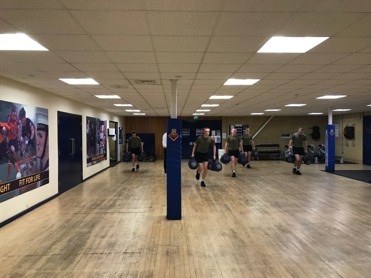 HMS_Raleigh's tweet photo. #CORNWELL25s -Port Class - Fitness test time, 2.4km run in a set time, age and gender dependant. Followed by the strength test- 4 x 15m shuttles carrying 2 x 20kg power bags within 45secs. #navyfit #fittofight https://t.co/5y1LQhEy8g