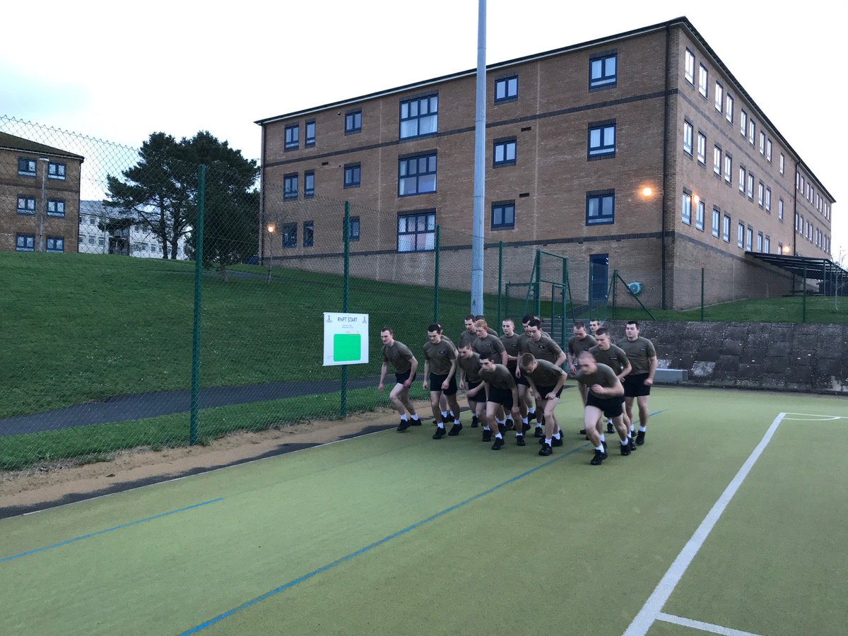 HMS_Raleigh's tweet photo. #CORNWELL25s -Port Class - Fitness test time, 2.4km run in a set time, age and gender dependant. Followed by the strength test- 4 x 15m shuttles carrying 2 x 20kg power bags within 45secs. #navyfit #fittofight https://t.co/5y1LQhEy8g