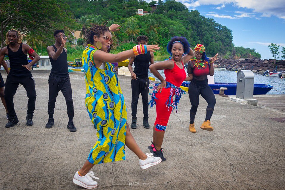 Freemyflo's tweet photo. Feel the Caribbean vibesss just one click 👉 https://t.co/ofq2uoOXP5 video directed by @cigeydesign Dance crew #DJOK #FLOALTC #freemyflo #WorkingItWednesday https://t.co/LShaGUYvEg