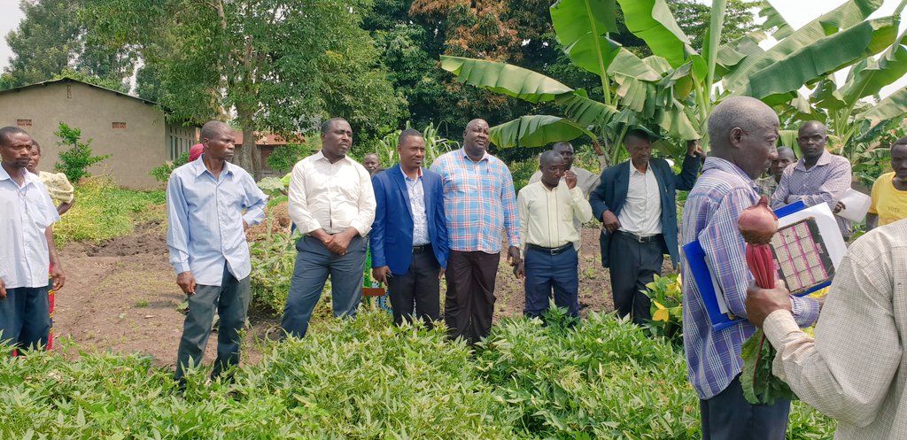 kibanzanga1's tweet photo. Monitoring and Support supervision of the Uganda multi sectoral food security and nutrition project in bughoye subcounty  Kasese district https://t.co/pMDfkR6njW