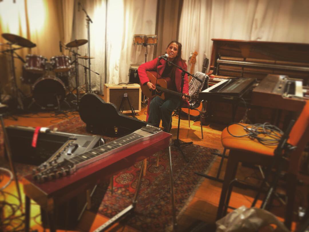 keironmarshall's tweet photo. What an absolute privilege to be making music with such talented musicians in a lovely environment ! Thank you #HPGundersen
Absolutely buzzing by the sound for tonight’s SOLD OUT @songsbyhannah #HannahWhite show in #Bergen #Norway ! https://t.co/NUARPwR8xs