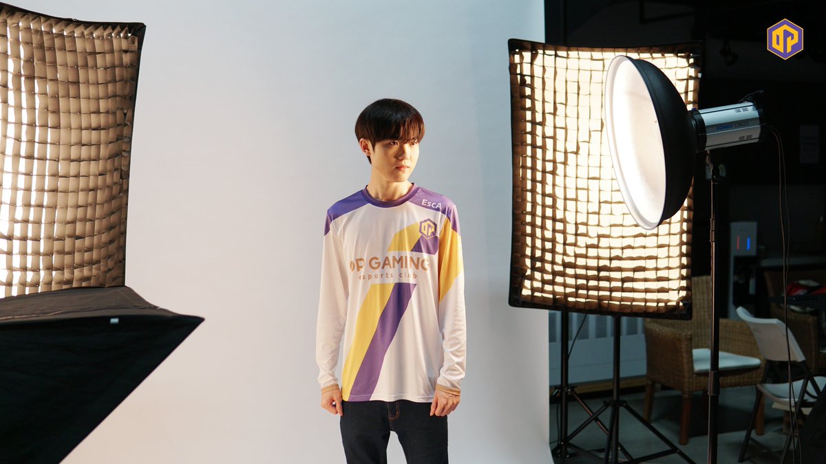 OPGG_SPORTS's tweet photo. [18.12.19 미공개 사진 풉니다.jpg]

다시 PAI 관련 영상 촬영장으루...
레인저스 형라인 눈빛 실화냐 ㅠㅠ...엉엉😭

-
눈빛이 치이셨다면 ! @TeamOP_GAMING 팔로우 많이 눌러주세요오 😎 https://t.co/f01SFcNKox