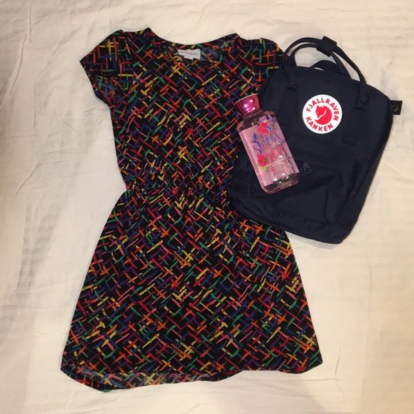 ScreamJRussell's tweet photo. So good I had to share! Check out all the items I'm loving on @Poshmarkapp #poshmark #fashion #style #shopmycloset #lularoe: https://t.co/5883H393xE https://t.co/l2korkSDNC