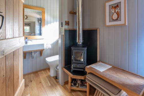 Fancy a quirky Christmas Mini Break in the Peak District? 

*All prices include home cooked full English or Continental breakfast.

*Please call us on 01433 650319 for our best last minute rates!

theploughinn-hathersage.co.uk/accommodation #ShepherdHuts #Hathersage #PeakDistrict