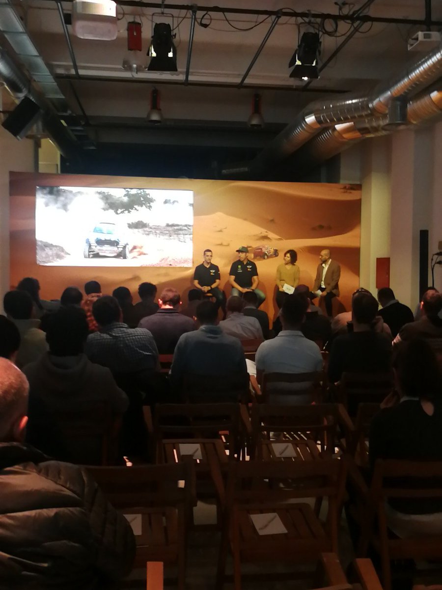 BMWGroupEspana's tweet photo. .@NaniRoma: "No será por el coche si no ganamos". #miniDakar https://t.co/XcKd1kf9iM