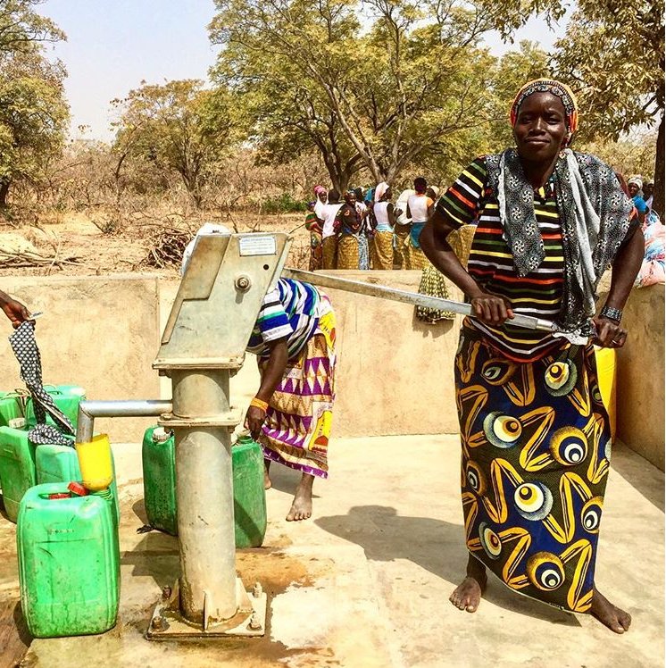 myraswells's tweet photo. Until 2017, the nearest water supplies for this village were a dirty river, and a well more than 3km walk away. Thanks to @myraswells and our supporters, they now have clean water on their doorstep! #burkinafaso #safedrinkingwater #cleanwater #cleanwater4life #cleanwaterforall https://t.co/WvmrIAmYPX
