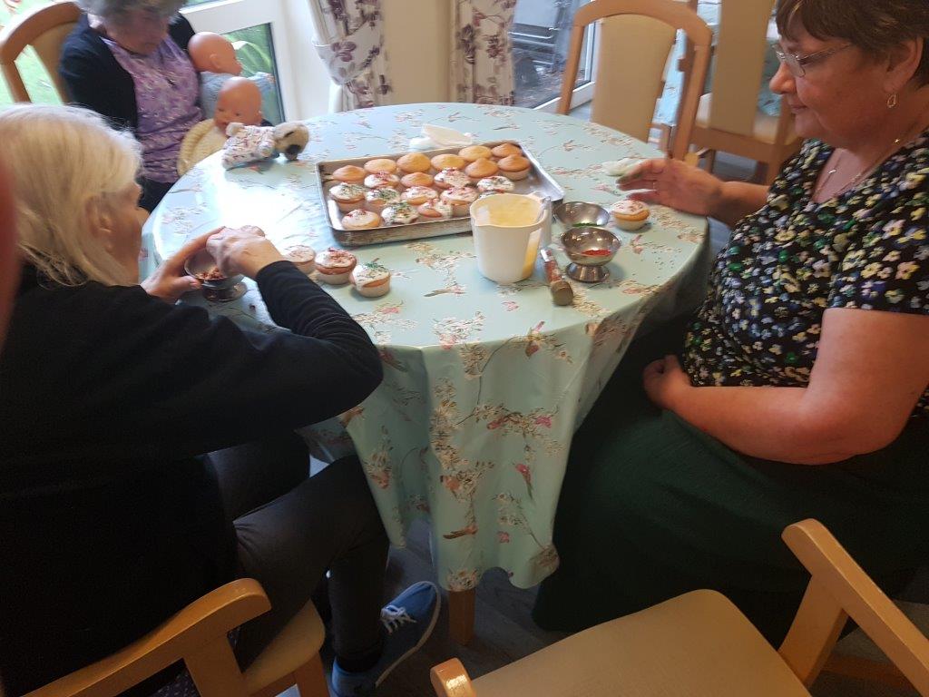 AstonbrookCare's tweet photo. #Birchlands staff and residents had a great day making buns and decorating them with a festive theme. It was an even better afternoon when they were sampled with a lovely cup of tea 🍦😋🍦 https://t.co/Evwbm3MEXW