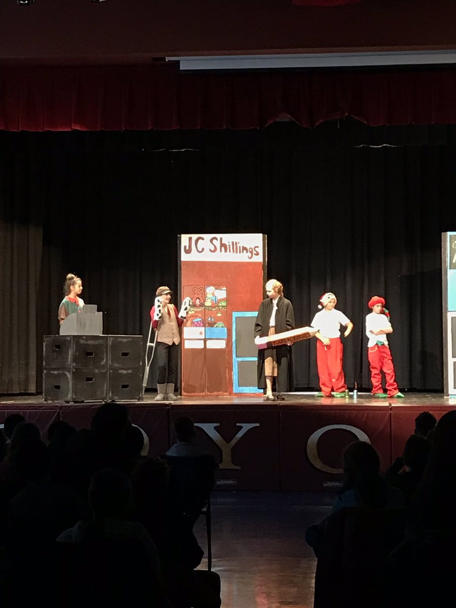 ms_elliottSJH's tweet image. Did you know: Cow oven mitts 🐄 and a giant pencils ✏️ make the perfect #christmas gifts 🎁 ?!#theunbreakabletimmycratchit #handmadeprops #props @StFXOCSB @OttCatholicSB