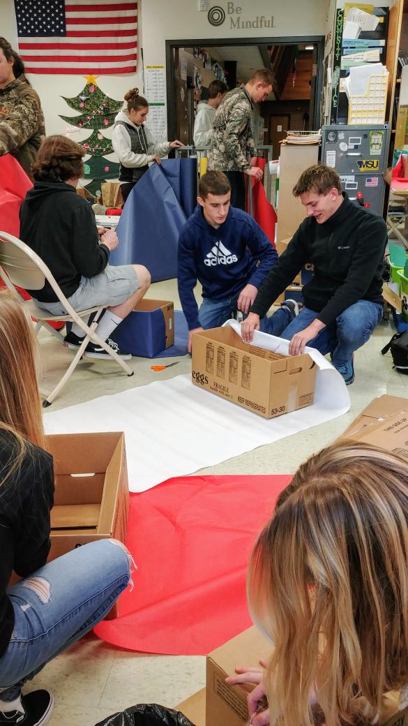 BigDiehlsClass's tweet photo. A little holiday cheer from the Life Skills class to the Ennis Food Bank. Happy Holidays! #HolidaySpirit #mustangs #service #community @EnnisHigh https://t.co/JCJuAUJQj6