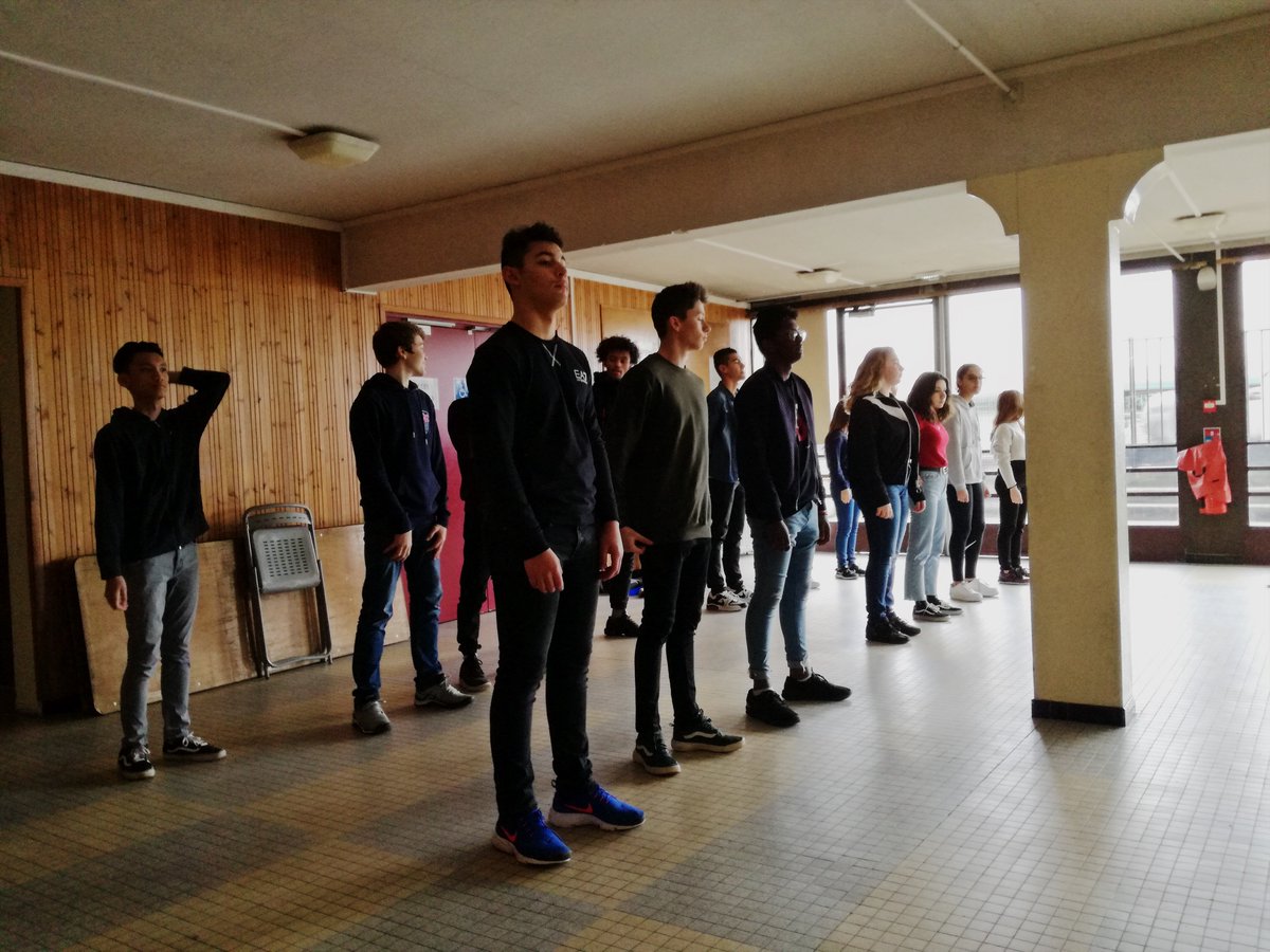 PMOrchest's tweet photo. #ODMB 🕺 Hier, deux classes de 2nd du Lycée Georges Clemenceau de Villemomble ont travaillé avec la chorégraphe Valérie Glo sur le thème de la ville en corrélation avec le projet de l'année 👉🏻 https://t.co/RdxUJNGtNC
« C’est un travail fabuleux que de pouvoir s’exprimer... » https://t.co/Hngv9ibKn2