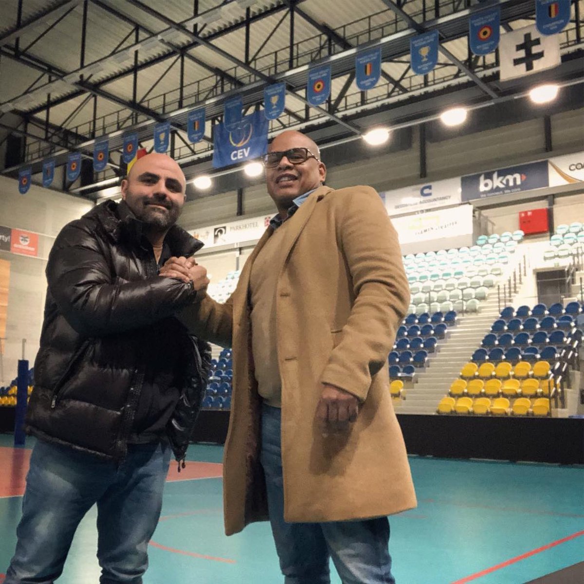 BFNpromotions's tweet photo. Gokhan Y. (@StrikinGokhan) &amp; Ian R. (@IanRedan) in the Eventhal Schiervelde awaiting the moment we've all been waiting for #BoxingFightNight2 🥊 #Boxing #BFN2 #BFNfam https://t.co/iTbb4vkPRD