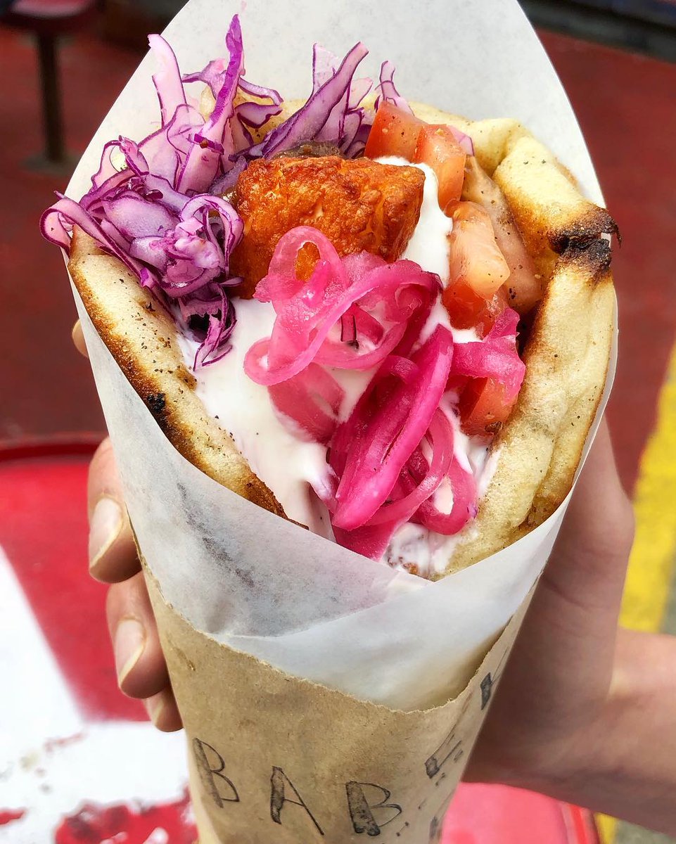 BABEK Brothers are championing the mighty veggie with this AWESOME kebab: Cypriot halloumi, fig jam, shredded cabbage, tomatoes, garlic yogurt & pickled onions 👌 All yours from @StreetFeastLDN at #Winterville. 😋