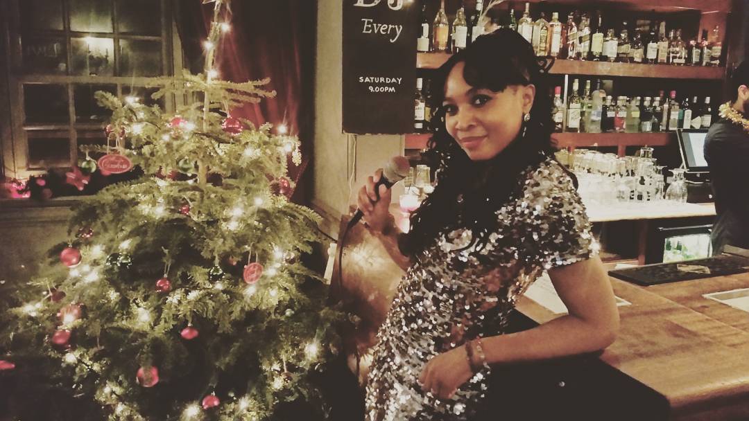 As a Christmas treat we have the wonderful Angie here for you on Christmas eve to sing you into Christmas with a bang! Starts at 7.30pm #christmas #christmaseve #party #singer #music #willesdengreen